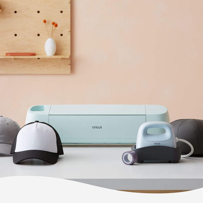 cricut explore machine de decoupe avec la hat press et casquette
